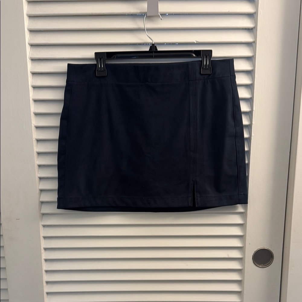 NWT American Eagle Outfitters Navy Blue Faux Suede Skort - Size Large